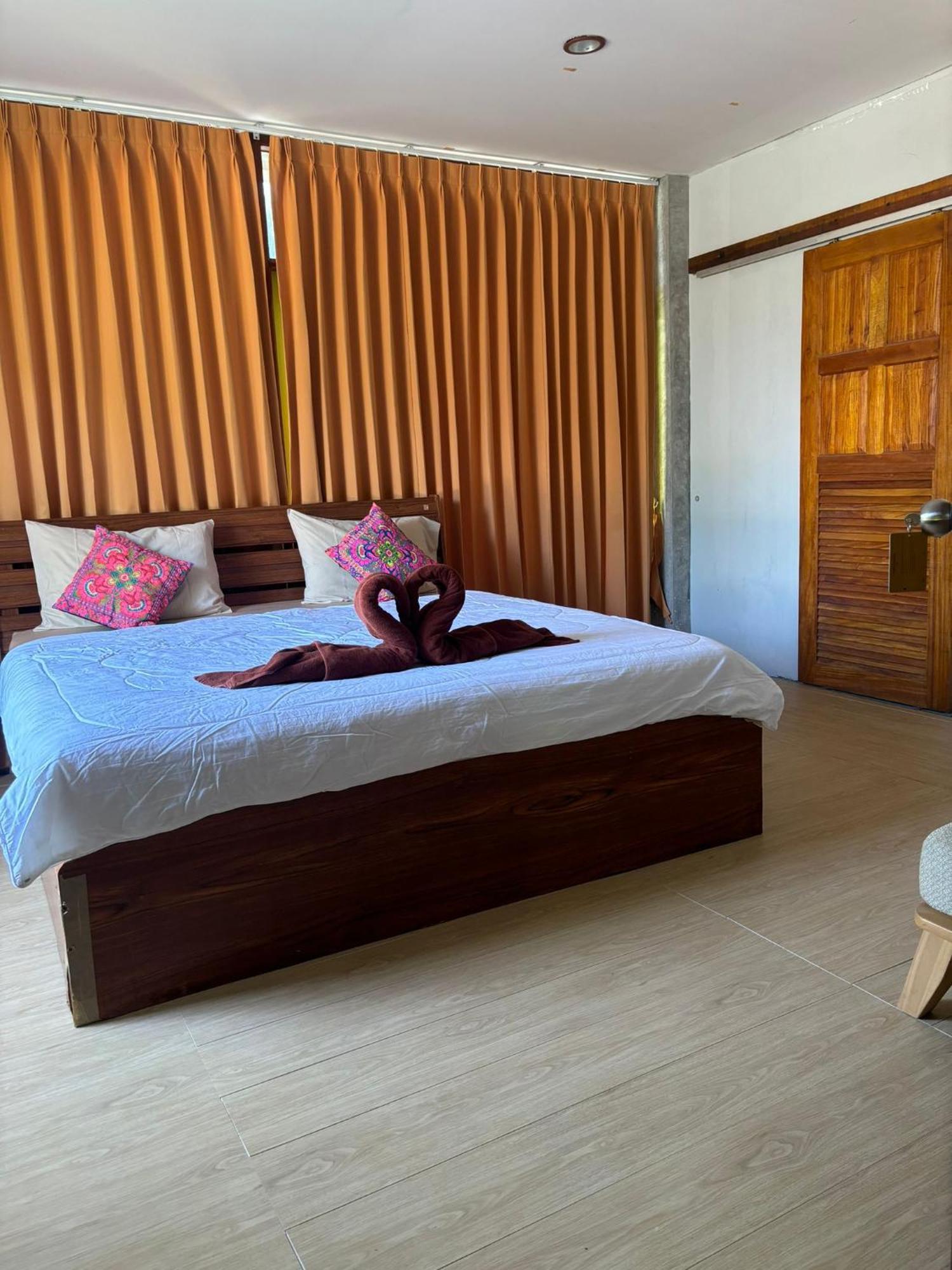 Tonmai Suites Ко-Ланта Экстерьер фото