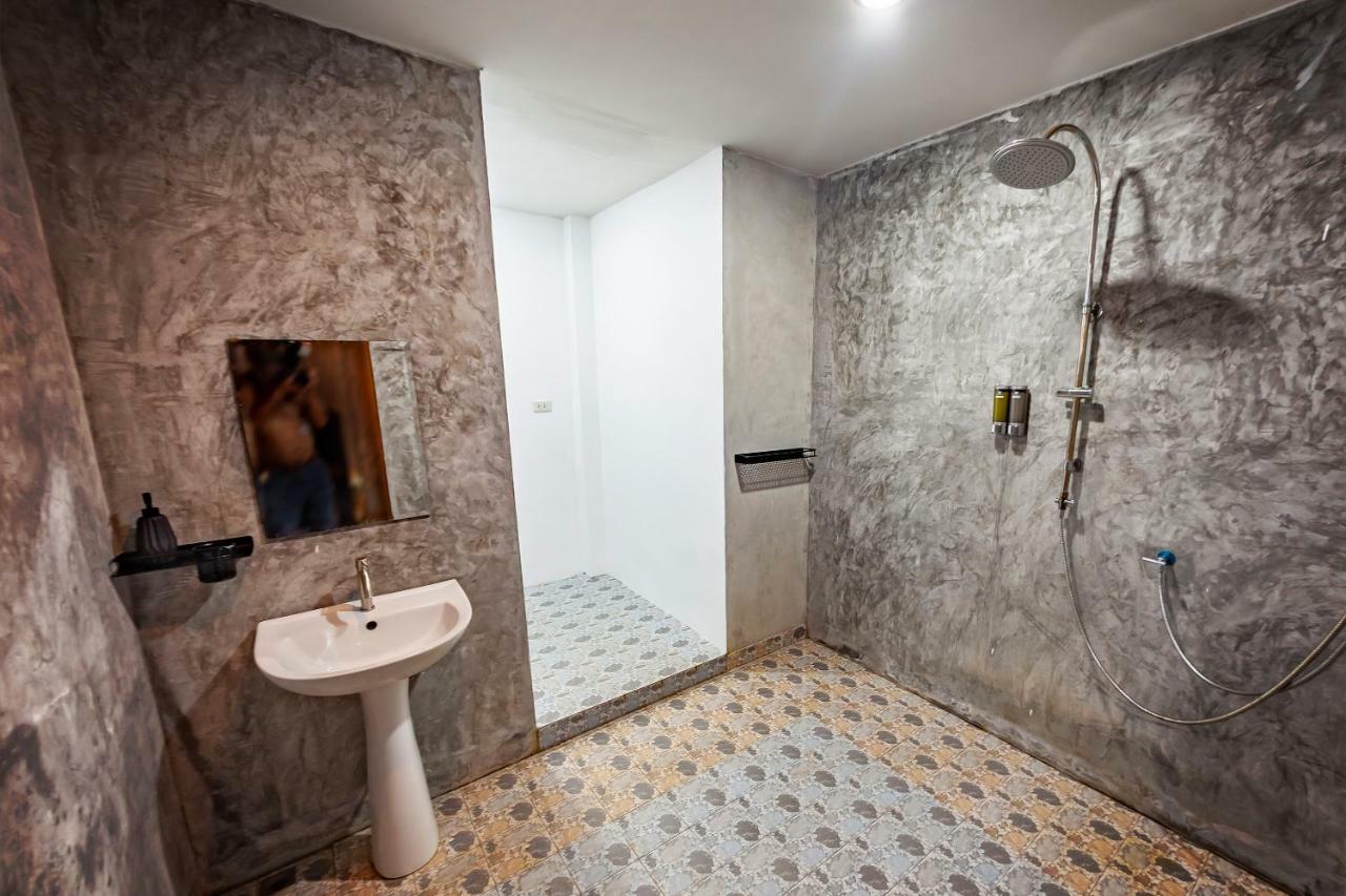 Tonmai Suites Ко-Ланта Экстерьер фото